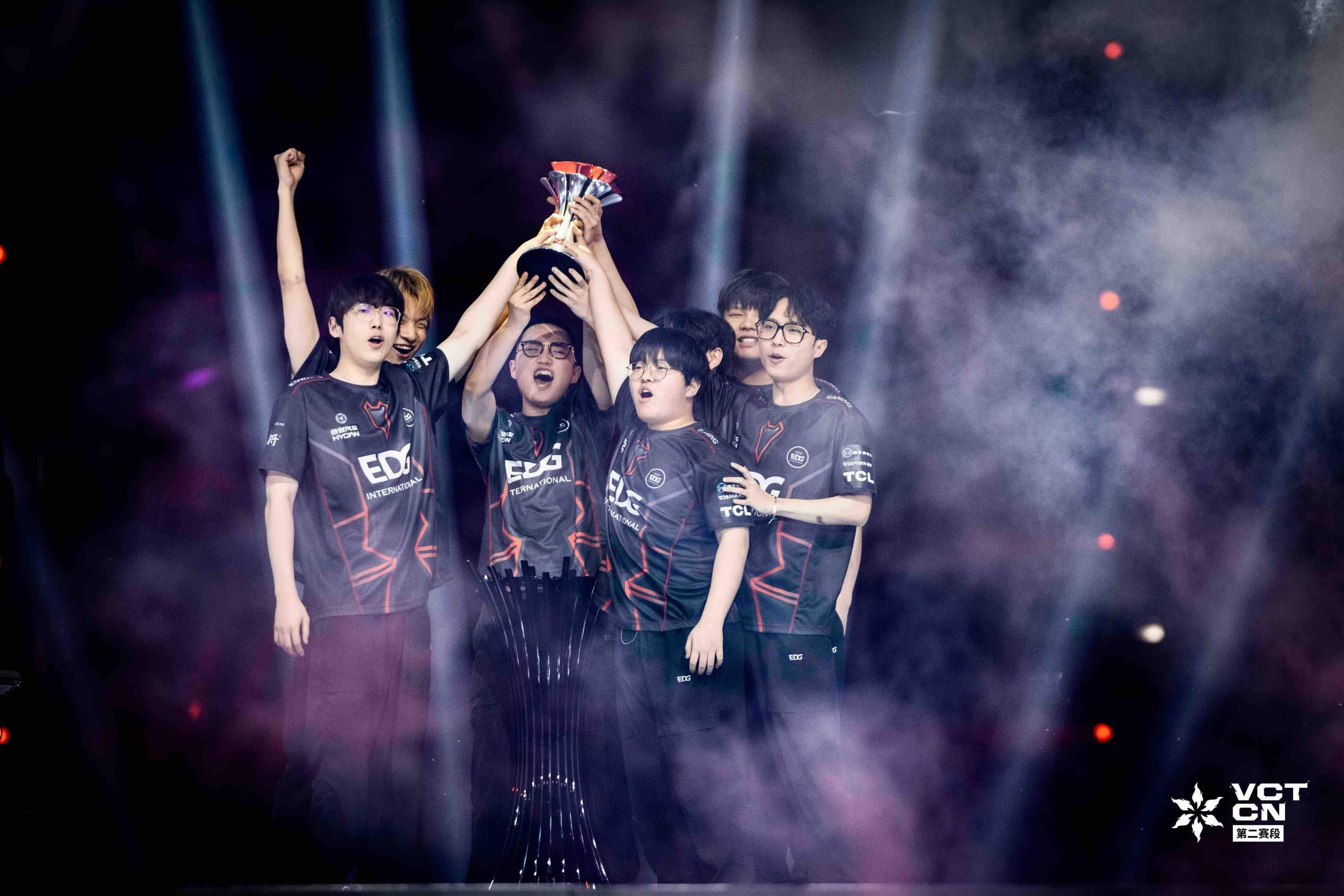 在线体育赛事-德布劳内重要时刻战术调整,FPX带队取胜!-在线体育赛事